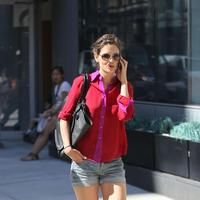 Katie Holmes chats on her cellphone whilst walking | Picture 73269